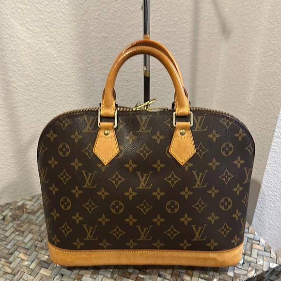 Louis Vuitton Handbags - BA1013 Authentic Louis Vuitton Alma handbag